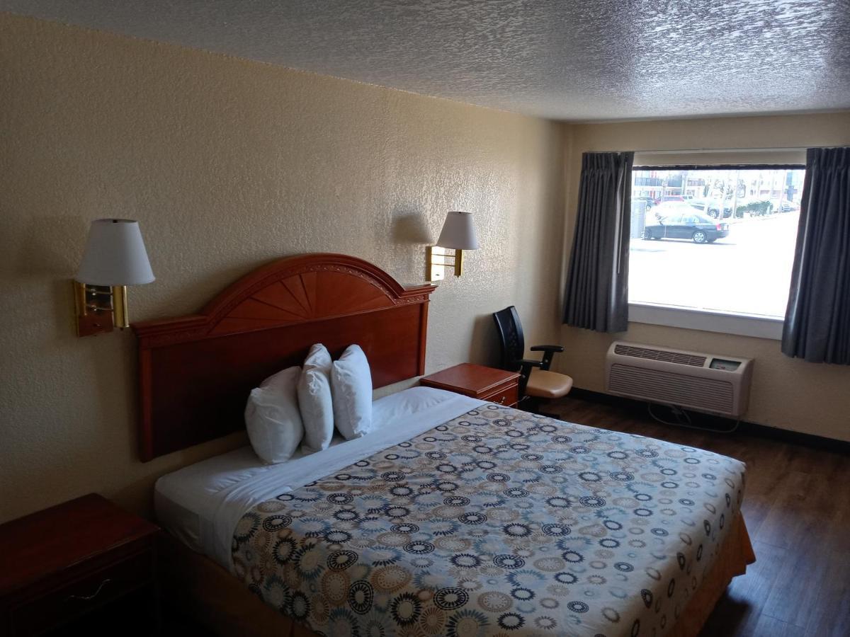 Hole Inn The Wall Hotel - Fort Walton Beach - Sunset Plaza - Nearby Beaches & Hurlburt Bagian luar foto