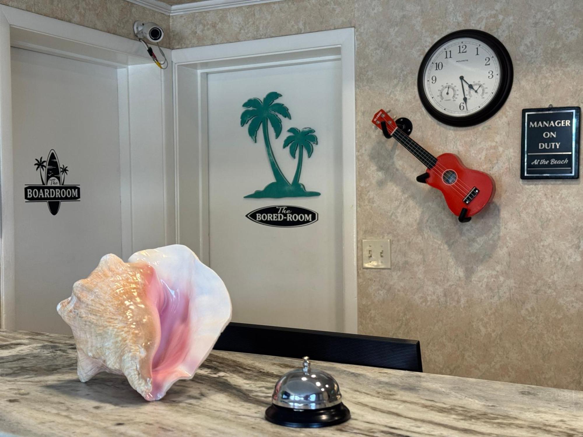 Hole Inn The Wall Hotel - Fort Walton Beach - Sunset Plaza - Nearby Beaches & Hurlburt Bagian luar foto